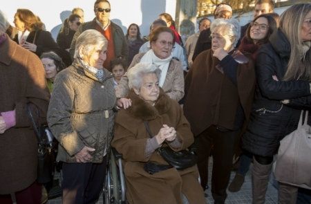 Rotulan la calle ‘Pilar Marín’ en homenaje a una “gran mujer, con una trayectoria humana y solidaria al servicio de los onubenses”
