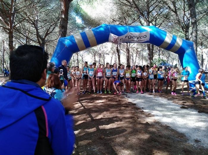 Huelva brilla en el Andaluz de Cross con siete medallas individuales y siete por equipos