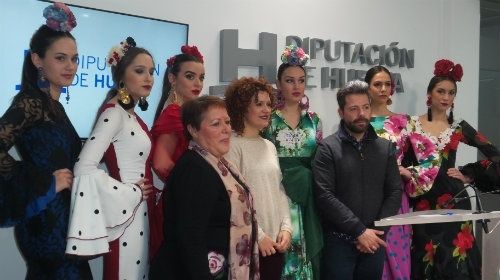 La Pasarela Huelva Flamenca exhibe las nuevas creaciones de los diseñadores onubenses