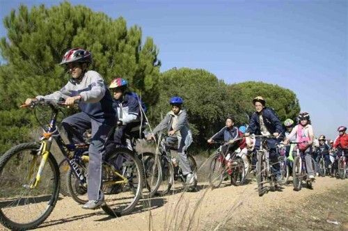 Ayuntamiento y centros escolares suscriben un convenio para la organización de actividades deportivas