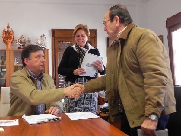 Vecinos de Palos se benefician de ayudas sociales municipales