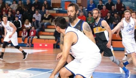El Huelva desquicia al CB Marbella tras el descanso y arranca victorioso la segunda fase (89-77)