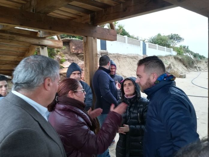 El temporal provoca daños en la playa de El Portil