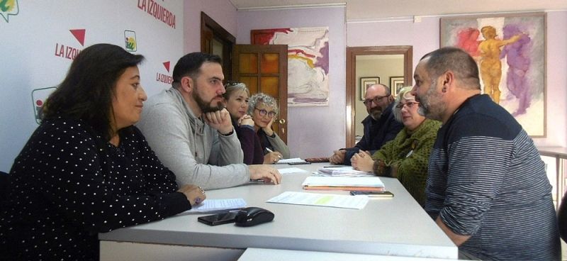 IU pide un plan de choque para que los más de 2.000 inmigrantes que viven en chabolas tengan condiciones dignas