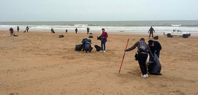 Patrulla ciudadana de limpieza en Punta Umbría