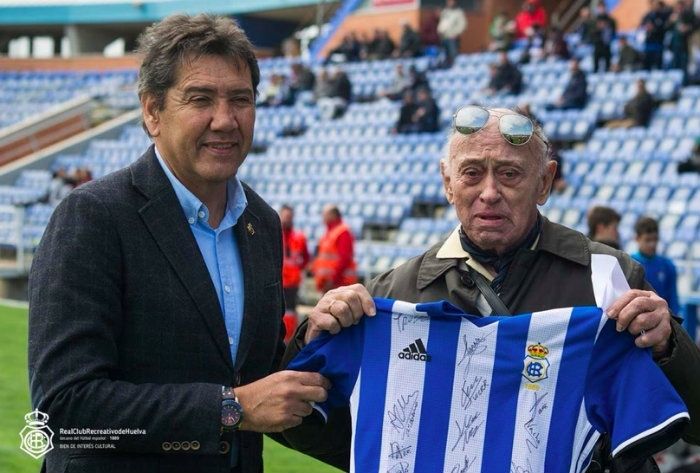 El Decano homenajea a Manuel Ortiz Trixac ‘Bobby’, el informador más veterano
