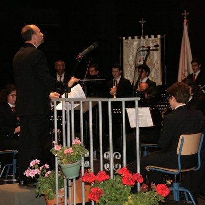 El pregón de Periáñez y el concierto cofrade de la Banda del Ateneo Musical abren la Semana Santa cartayera