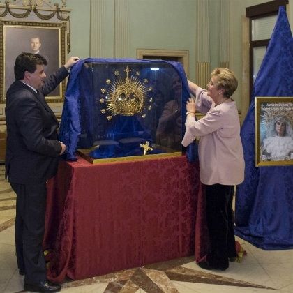 Presentada la nueva corona de la Virgen del Prado en su Dolor