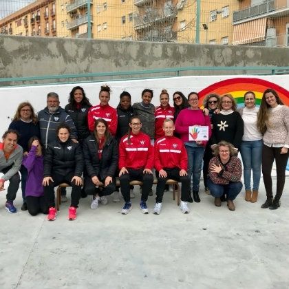 El Sporting Huelva sigue promocionando el fútbol femenino en los colegios y recupera a Patri Ojeda y Sandra Bernal para visitar al Zaragoza