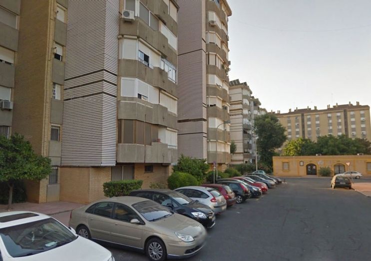 Cuatro afectados por inhalación de humo en el incendio de una vivienda en la Plaza de la Caña de Huelva