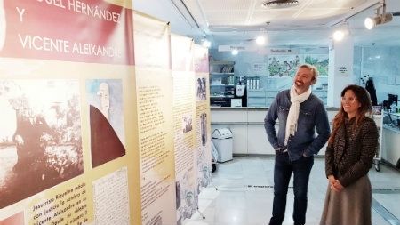 Exposición de Miguel Hernández en la Biblioteca Provincial para celebrar el Día de la Poesía