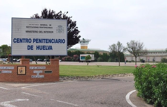 La prisión, parcialmente incomunicada por el robo de cable en un polígono cercano