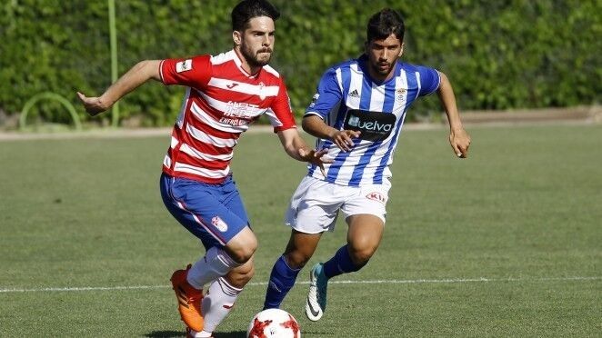 Al Atlético Onubense podría bastarle con un triunfo y un empate en las dos últimas jornadas para salvarse