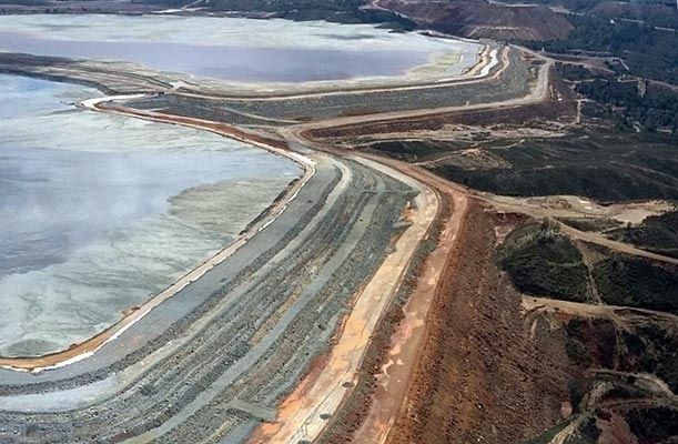 Advierten de que la rotura de la presa de Riotinto inundaría de lodo tóxico zonas pobladas de Gibraleón y Huelva