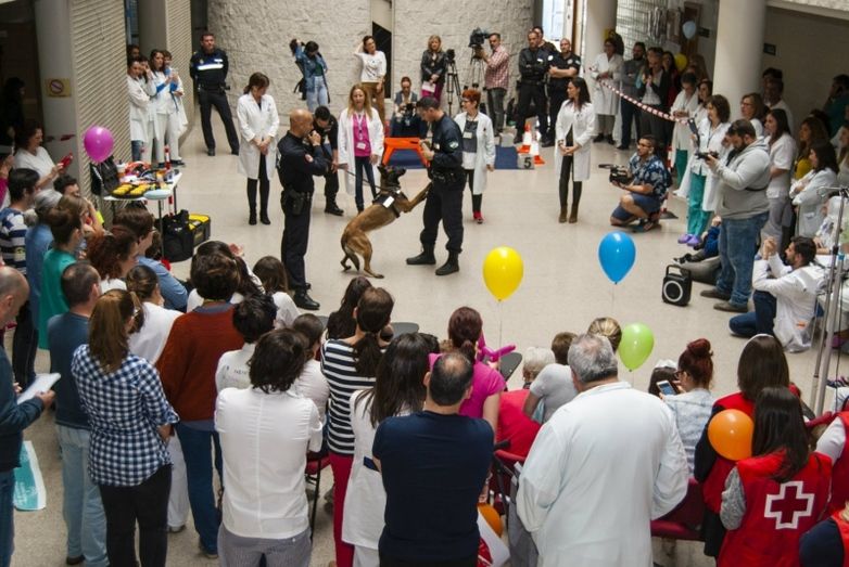 Lanzamiento masivo de besos para conmemorar el Día del Niño Hospitalizado