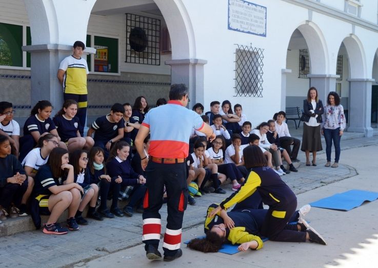 El Aula Móvil del Consorcio de Transporte Sanitario forma a 1.000 escolares de Huelva y Lucena del Puerto