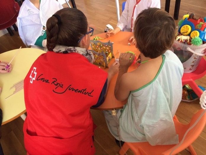 Cruz Roja Juventud acompaña a casi 2.000 niños, niñas y jóvenes hospitalizados en Huelva