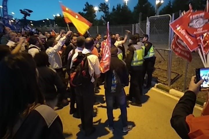 Heridas varias personas, entre ellas policías, en una protesta de funcionarios de prisiones en Morón