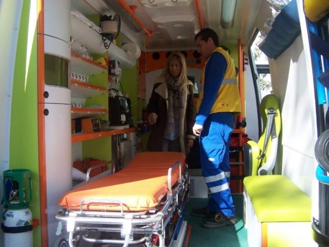 Huelva cuenta con una nueva UVI móvil para el traslado de pacientes críticos entre hospitales