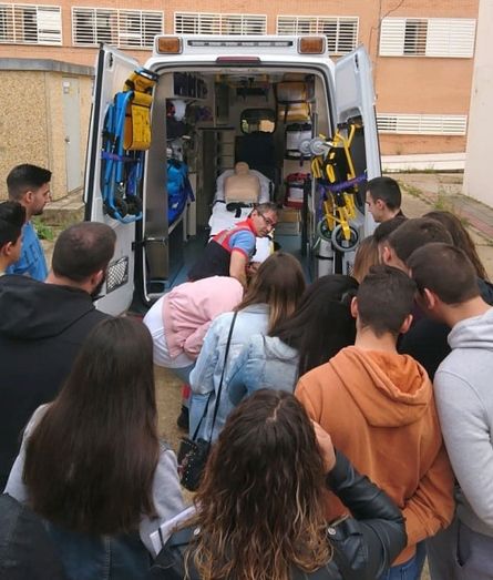 El Aula Móvil del Consorcio de Transporte Sanitario alcanza a 9.000 alumnos tras estrenarse en el Andévalo y la Cuenca Minera