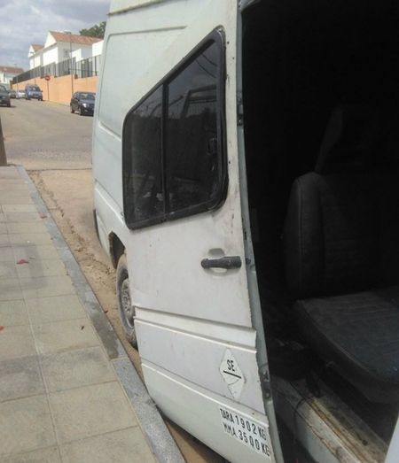 Localizan en Rociana una furgoneta que había sido robada en Umbrete