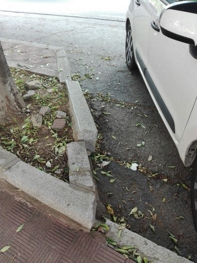 Reclaman el arreglo de la zona de aparcamientos de la avenida de Andalucía y la limpieza del solar situado junto a la calle Baleares