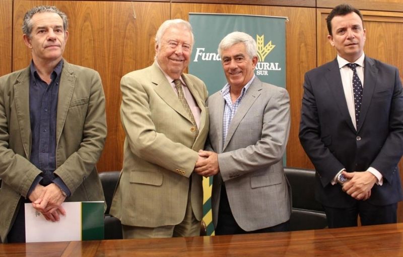 La Fundación Caja Rural del Sur sella su alianza con el Congreso de los Frutos Rojos como patrocinador oficial