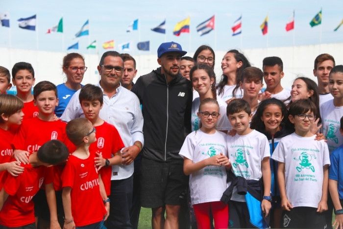 Jóvenes de las escuelas de atletismo comparten entrenamiento con el bronce mundial Saúl Ordóñez