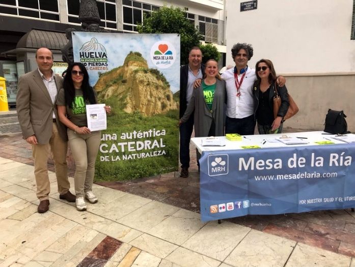Mesa de la Ría recoge firmas para alegar al Ayuntamiento contra las construcciones previstas en el Cabezo de Mondaca