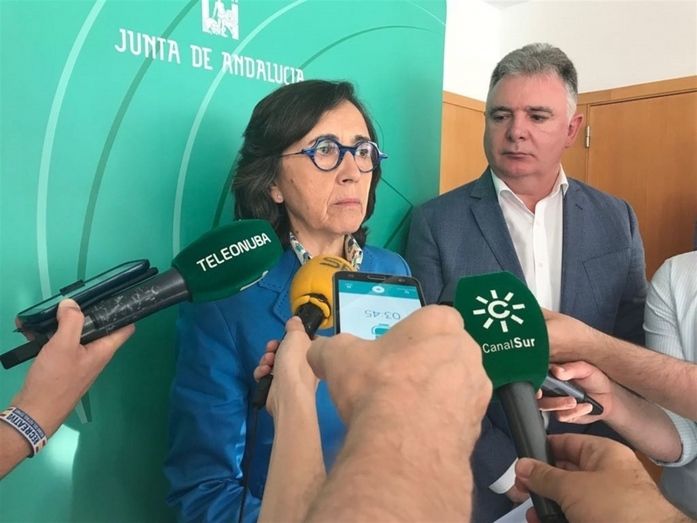 La Junta y el sector fresero anuncian un protocolo de actuación para evitar abusos a temporeras