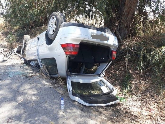 Cuatro heridos, entre ellos dos menores, al volcar un coche en Almonte