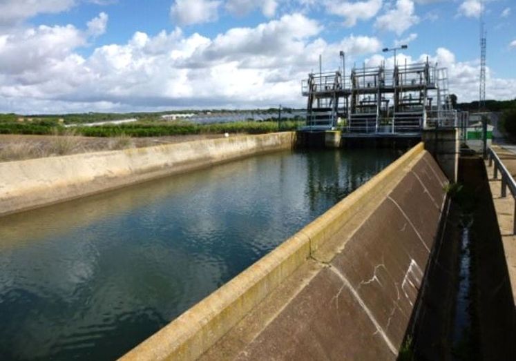 La Junta adjudica el servicio de mantenimiento de las presas y obras en el Canal del Piedras por 8,9 millones