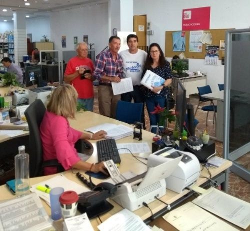 Vecinos de Mazagón entregan más de 3.700 firmas para pedir la regeneración de la playa