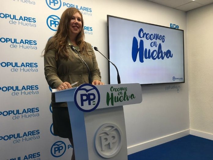 El PP culpa a Sánchez y a Díaz de la mala imagen turística que dan el retraso en la regeneración de las playas y los continuos atascos