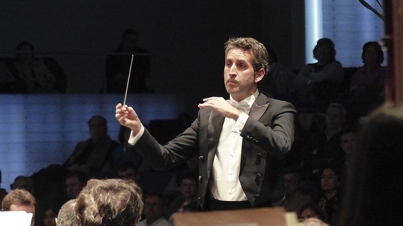 Lucas Macías cierra la gira de la Orquesta Joven de Andalucía en su Valverde natal con obras de Malher y Wagner