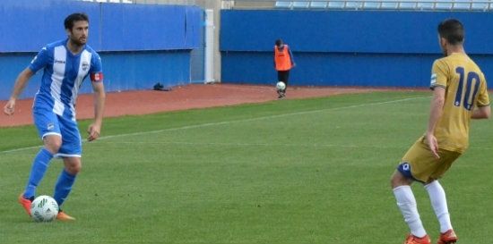 El Recre firma por un año al lateral derecho Pina, capitán del Lorca en las últimas temporadas
