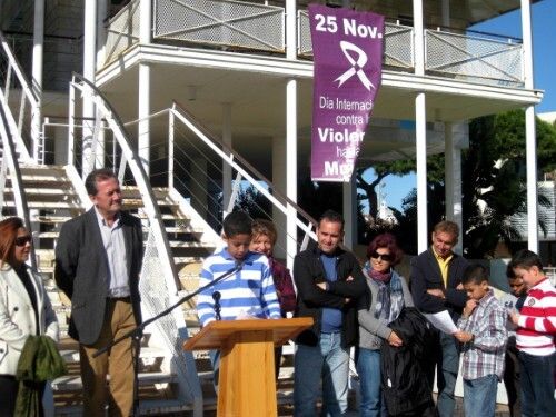 Manifiesto de repulsa contra la Violencia hacia las Mujeres en Punta
