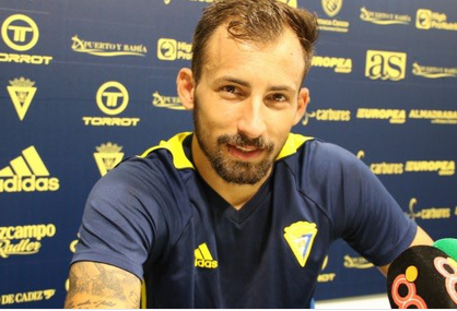 El Cádiz cede al olontense Aitor García al Rayo Majadahonda
