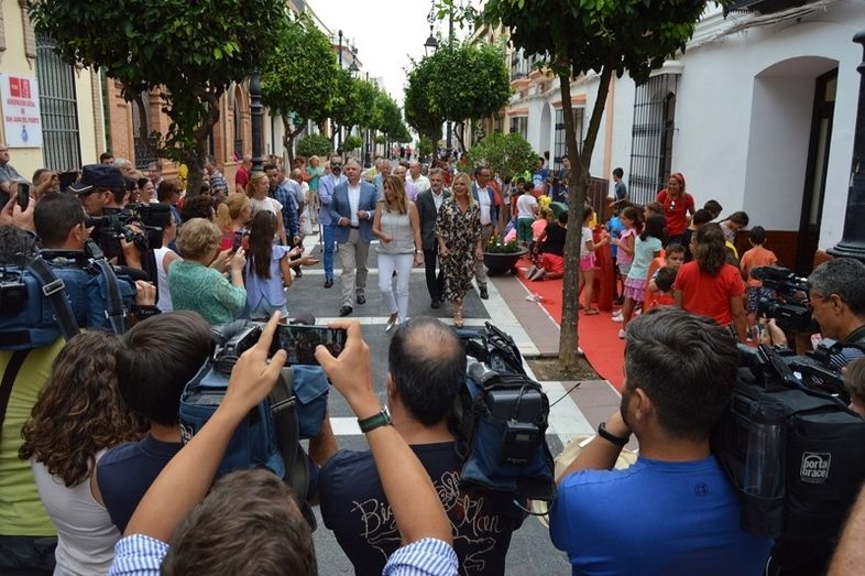 Calurosa bienvenida del pueblo de San Juan a la presidenta de la Junta