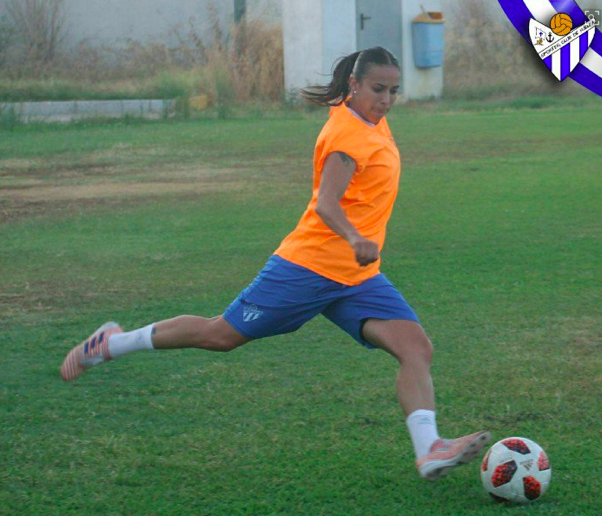 Anita Hernández ya toca balón en los entrenamientos