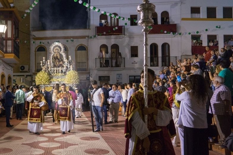 La misa y la procesión de la Virgen de las Angustias marcan la jornada grande de las fiestas de Ayamonte