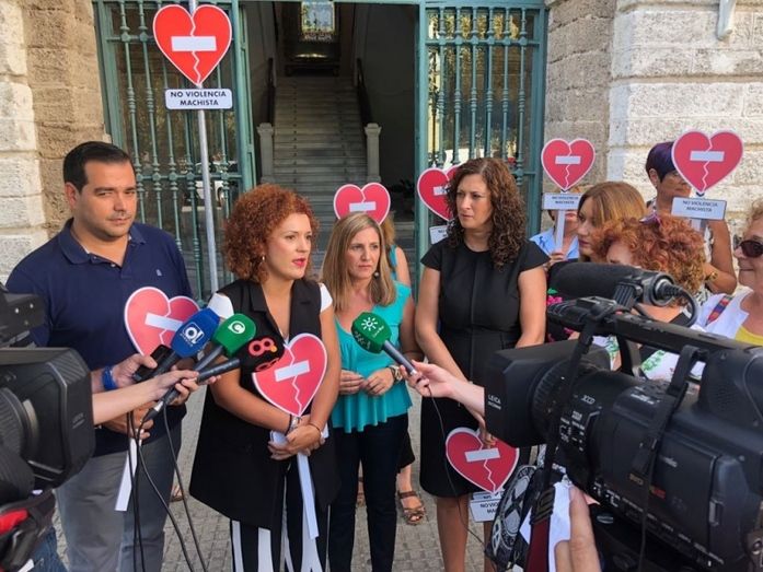 La Diputación de Huelva cede a la de Cádiz el testigo de la campaña 'No a la violencia machista'
