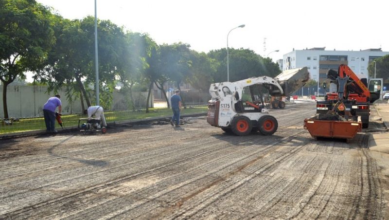 El Ayuntamiento de Punta Umbría comienza el asfaltado de varias de sus calles