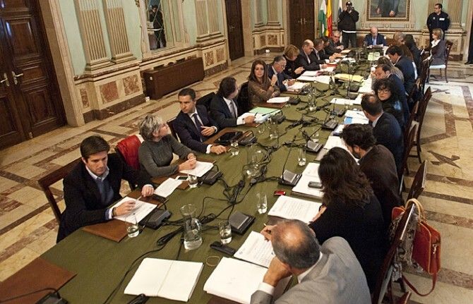 El pleno municipal aprueba por unanimidad la petición de un crédito ICO para pagar a 385 proveedores