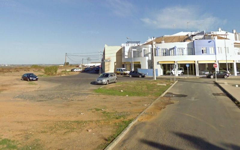 Detenido en Ayamonte tras chocar con dos vehículos cuando huía borracho de la Policía