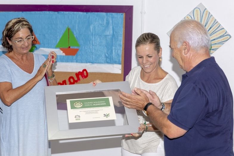 Isla Cristina, reconocida como 'Ciudad Solidaria con el Alzhéimer'