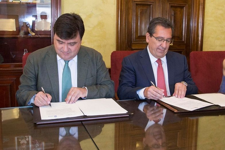 El Ayuntamiento y la Fundación Cajasol sellan una alianza por la excelencia cultural de Huelva