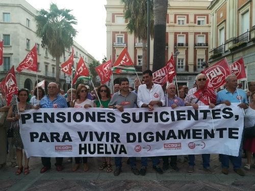 Cientos de personas salen a la calle para exigir pensiones dignas