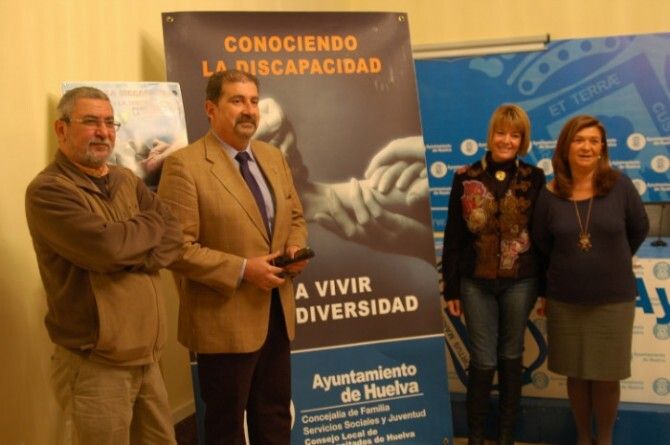 AIQB, Onuba y el periodista Rafa López, homenajeados en la Gala de la Discapacidad