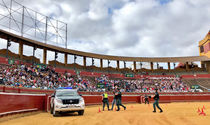 Un millar de escolares conocen de cerca la labor de la Guardia Civil